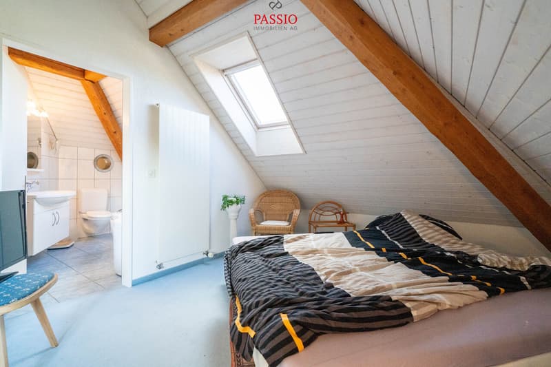 Spacious 4.5-room apartment with fireplace in a quiet location (10)