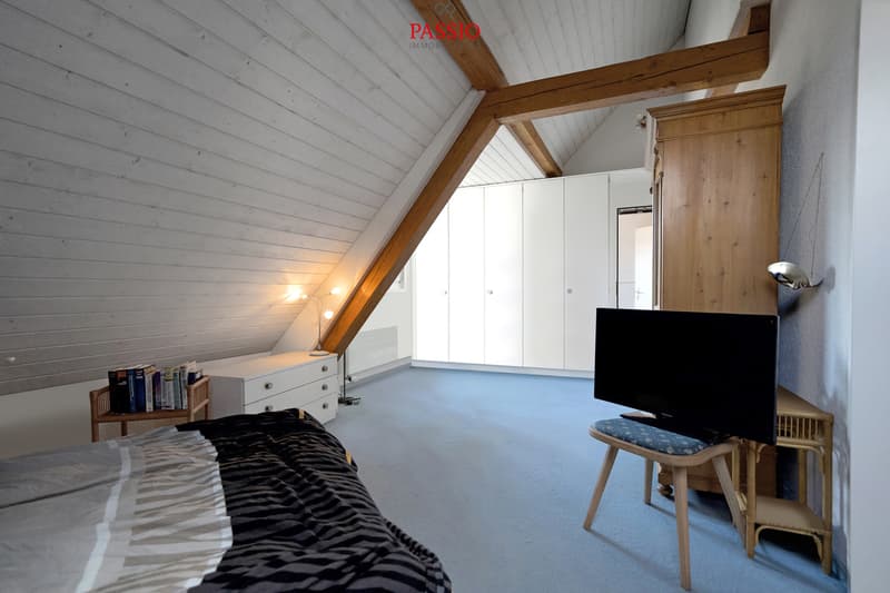 Spacious 4.5-room apartment with fireplace in a quiet location (9)