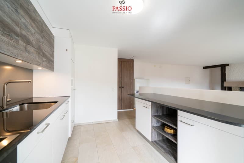 Charming 4.5-room apartment with fireplace and Alpine view (7)