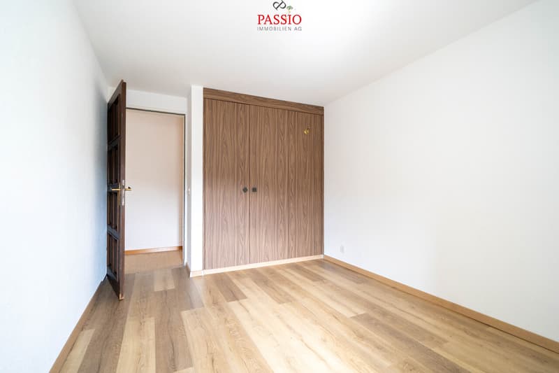 Charming 4.5-room apartment with fireplace and Alpine view (11)