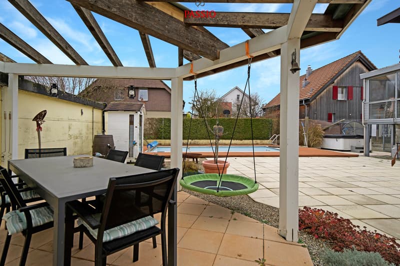 12-room 2-family house with pool & unbeatable location near Bern (4)