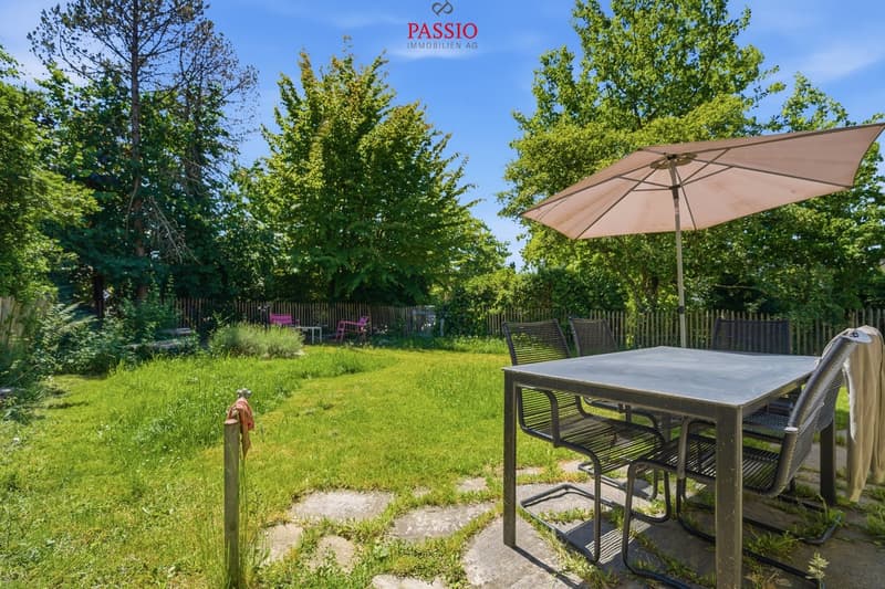 Charmantes Doppeleinfamilienhaus mit Garten und Ausbaupotenzial (3)