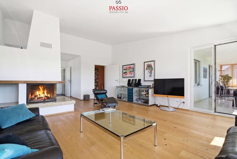Gefplegtes 4.5-Zimmer Einfamilienhaus mit Pool und Alpenblick (5)