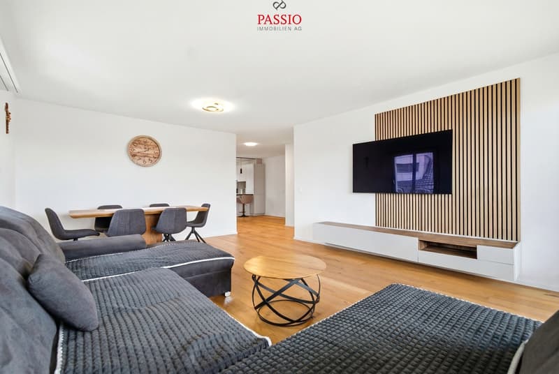 Newly renovated 4.5-room apartment with Alpine view and garden share (1)