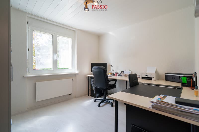 Gepflegtes 5,5-Zimmer Einfamilienhaus mit Pool und grossem Garten (13)