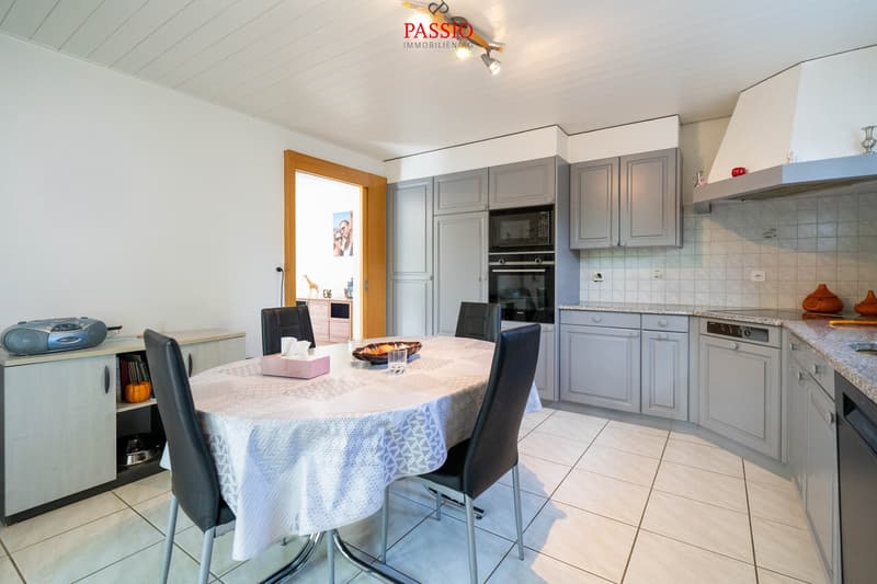 Gepflegtes 5,5-Zimmer Einfamilienhaus mit Pool und grossem Garten (11)