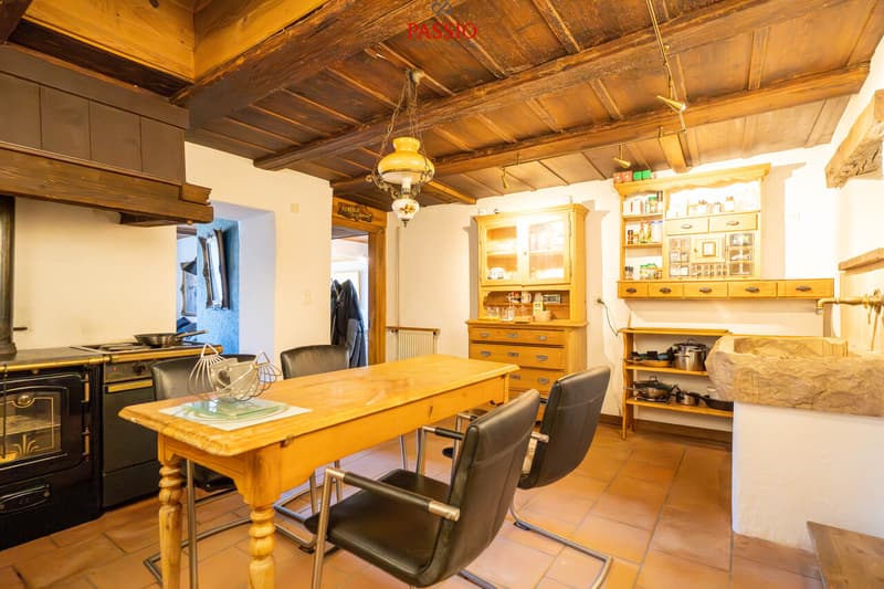 Grosses 8-Zimmer-Bauernhaus mit Gartenidylle und viel Potenzial (9)