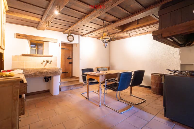 Grosses 8-Zimmer-Bauernhaus mit Gartenidylle und viel Potenzial (8)