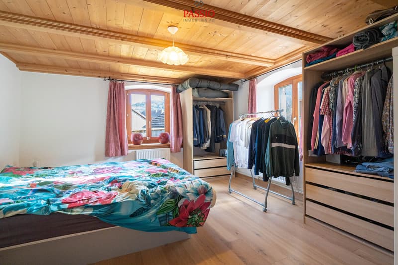 Grosses 8-Zimmer-Bauernhaus mit Gartenidylle und viel Potenzial (12)