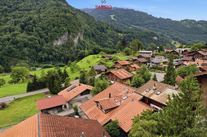 Charmantes 4-Zimmer-Doppeleinfamilienhaus mit Blick auf die Jungfrau (2)