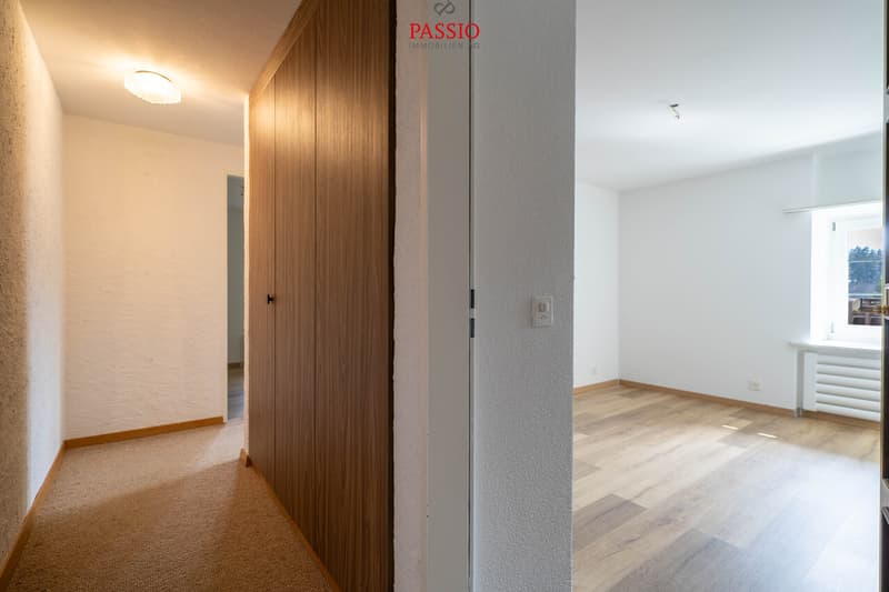 Charmante 4.5-Zimmer-Wohnung mit Cheminée und Alpenblick (9)