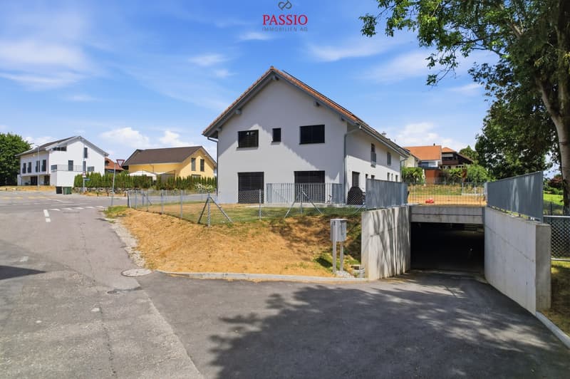 Exklusives 6.5-Zimmer-Doppeleinfamilienhaus mit grosszügigem Garten (3)
