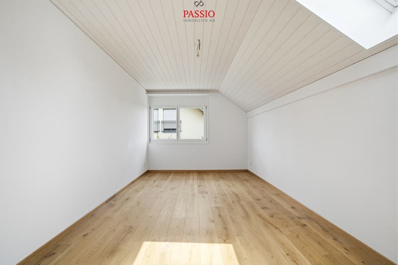 Exklusives 6.5-Zimmer-Doppeleinfamilienhaus mit grosszügigem Garten (8)