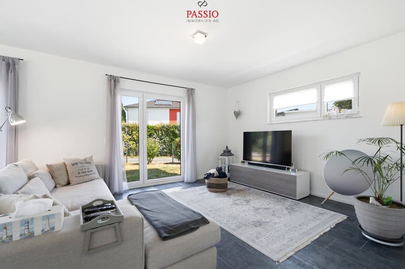 Maison familiale moderne de 5,5 pièces avec jardin de rêve (5)