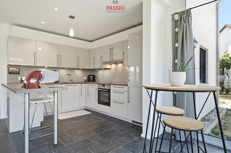 Maison familiale moderne de 5,5 pièces avec jardin de rêve (10)