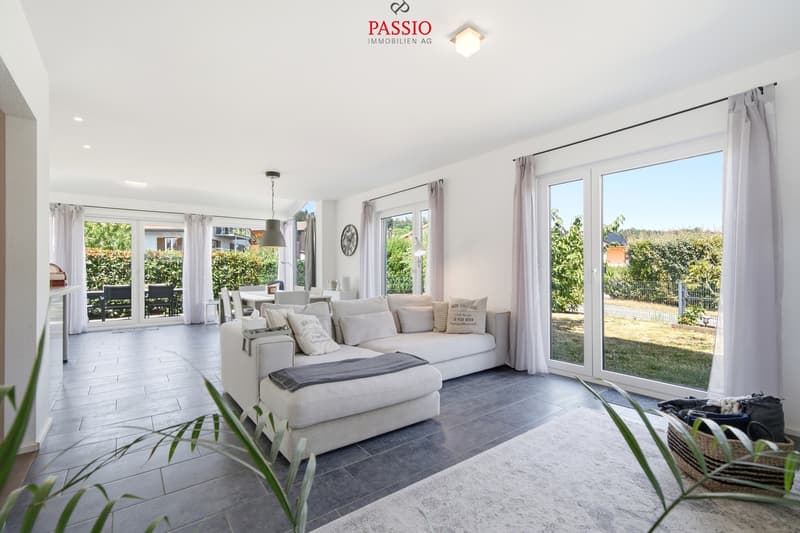 Maison familiale moderne de 5,5 pièces avec jardin de rêve (6)