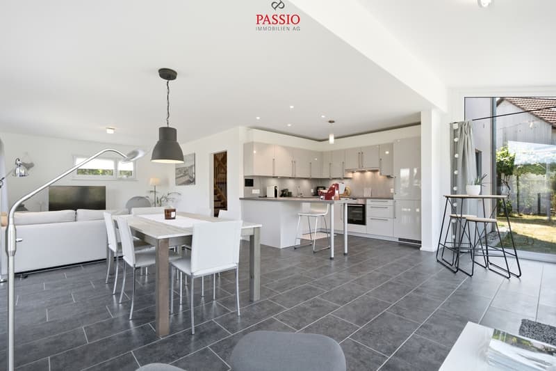 Maison familiale moderne de 5,5 pièces avec jardin de rêve (4)