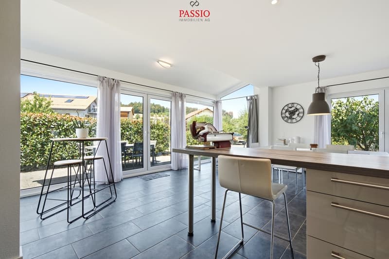 Maison familiale moderne de 5,5 pièces avec jardin de rêve (12)