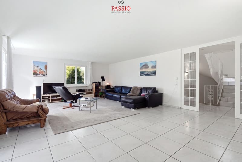 9-Zimmer-Villa mit Turm und traumhaftem Garten mit Pool (7)