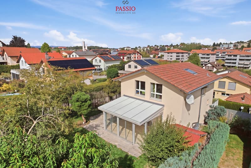 5.5-Zimmer-Familienhaus mit Wintergarten und Gartenidylle (2)