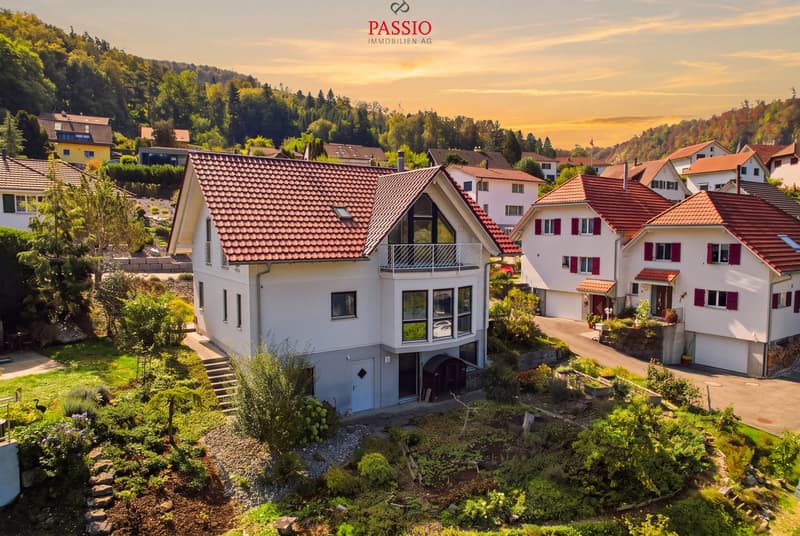 Modernes 6.5-Zimmer-Haus mit Minergie und Gartenparadies (1)