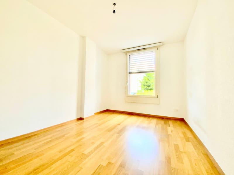 Lumineux 4 ½ de 110m2 avec place de parc! (9)
