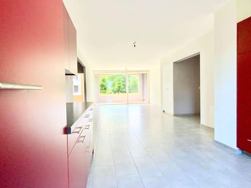 Lumineux 4 ½ de 110m2 avec place de parc! (2)