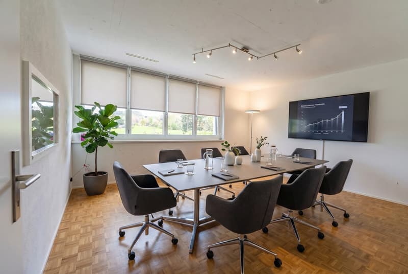 Versatile commercial space in an ideal location (6)