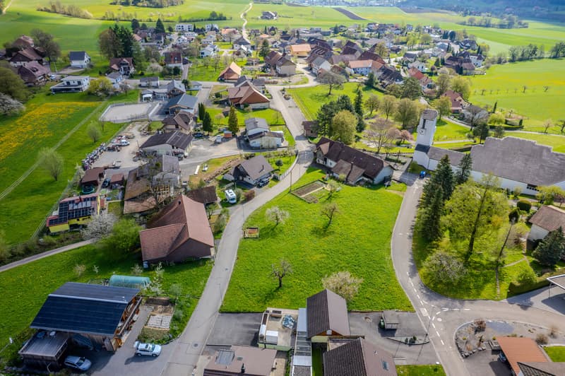 Entwicklungsfähiges Grundstück mit zahlreichen Bebauungsmöglichkeiten (3)