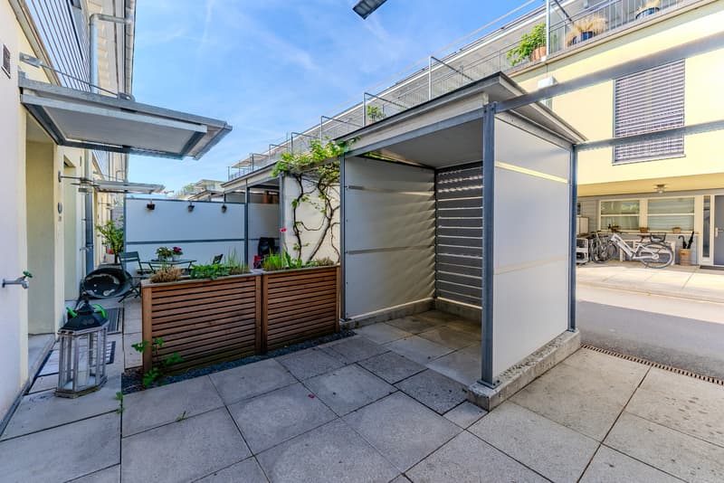 Row house with lake view in a preferred location (12)