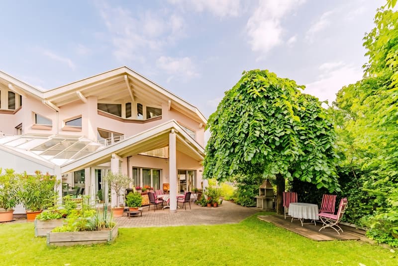 Geräumiges Einfamilienhaus zum Verlieben an zentraler Lage (1)