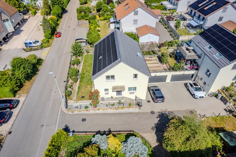 Modern and spacious single-family house in a quiet residential area (2)