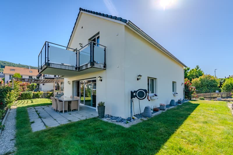 Modern and spacious single-family house in a quiet residential area (3)