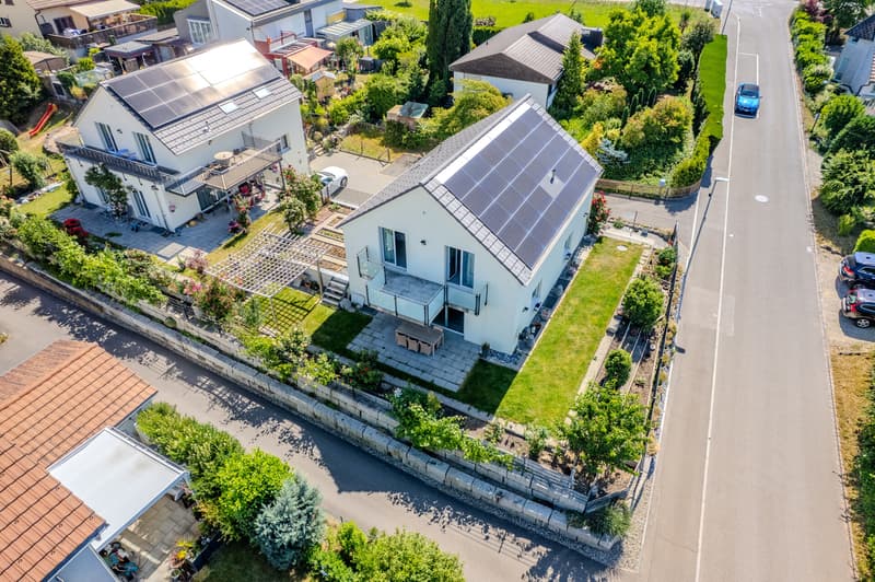 Modern and spacious single-family house in a quiet residential area (1)