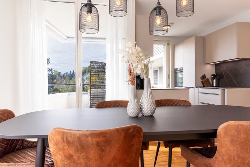 Moderne 4.5-Zimmer-Wohnung mit grosser Dachterrasse und Loggia an zent (4)