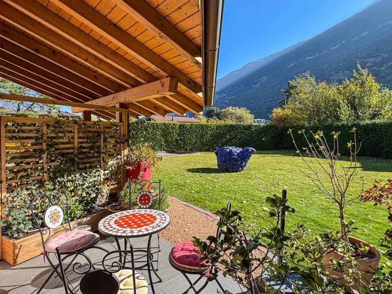 Villa di charme con bel esterno (10)