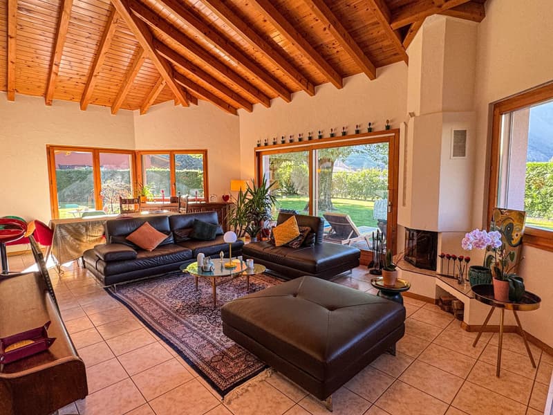 Villa di charme con bel esterno (3)