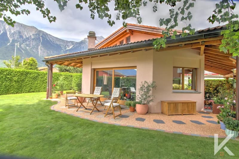 Villa de charme avec bel extérieur (1)