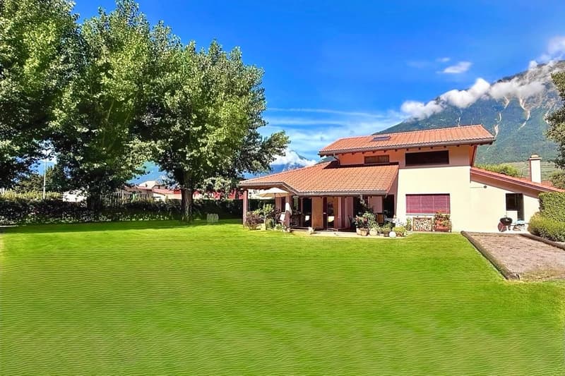 Villa di charme con bel esterno (2)