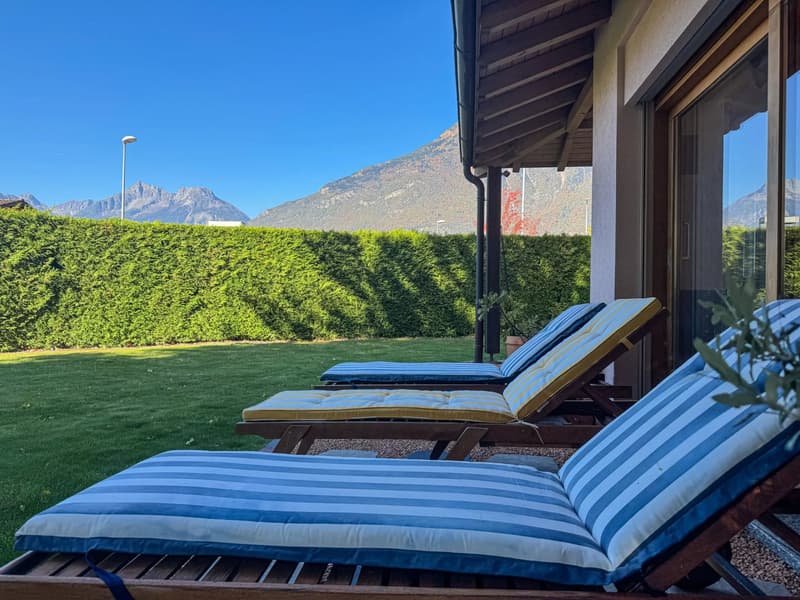 Villa di charme con bel esterno (11)