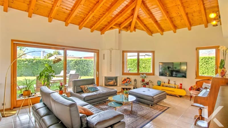 Villa de charme avec bel extérieur (3)