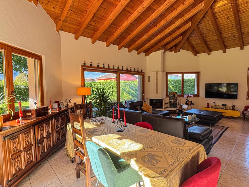 Villa di charme con bel esterno (5)