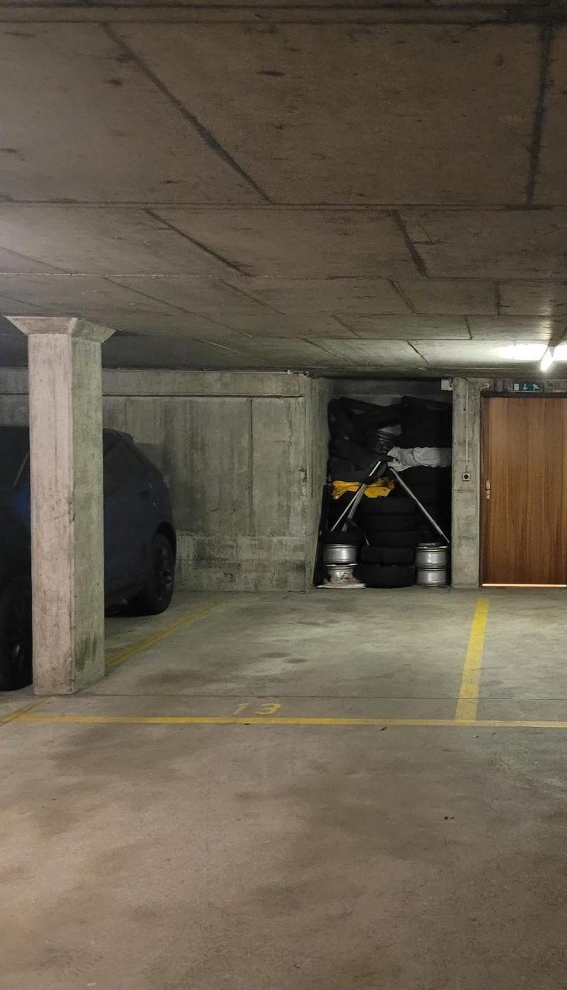 Posto auto in posizione centrale a Oensingen (2)