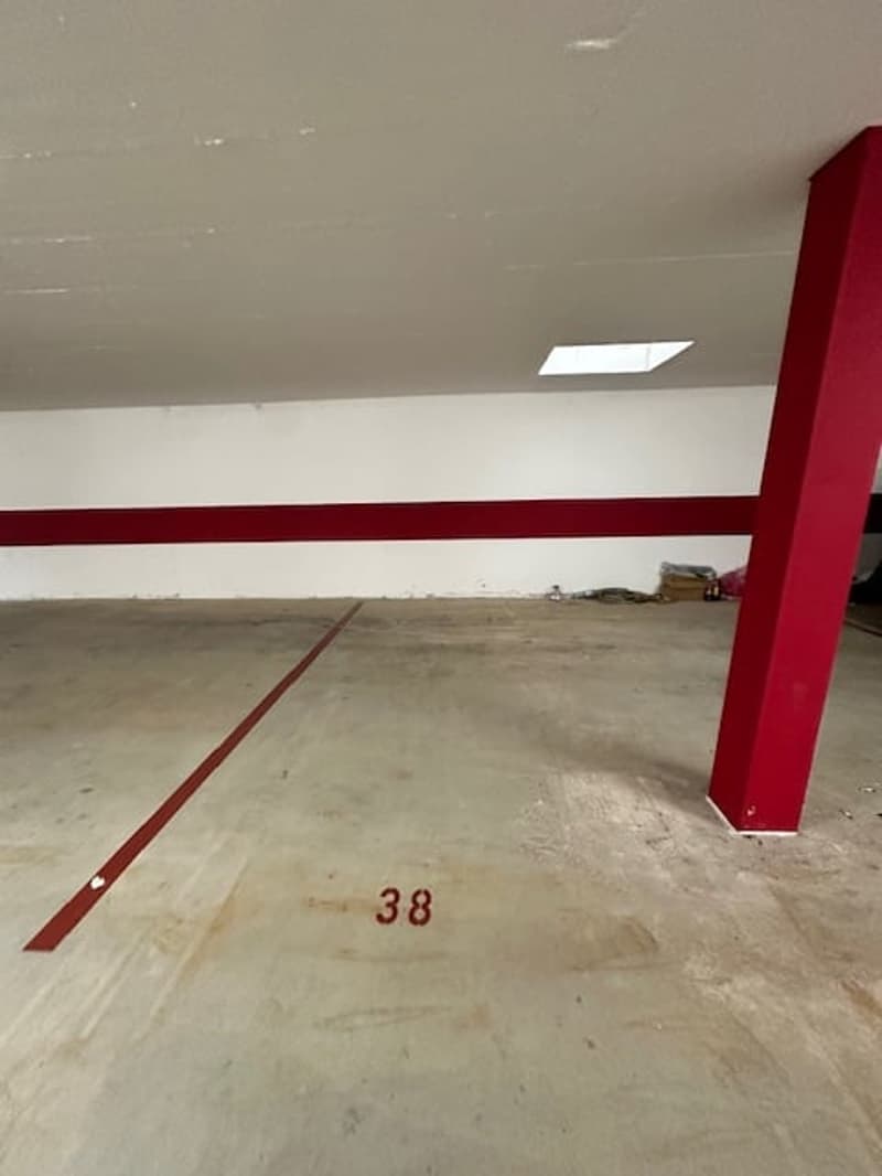 Einstellhallenplatz zu vermieten (1)