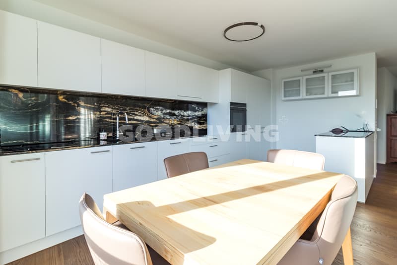 Living with a wide view and character (3)