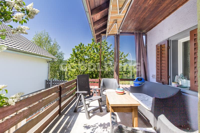 Sunny garden idyll with a view of the green (5)