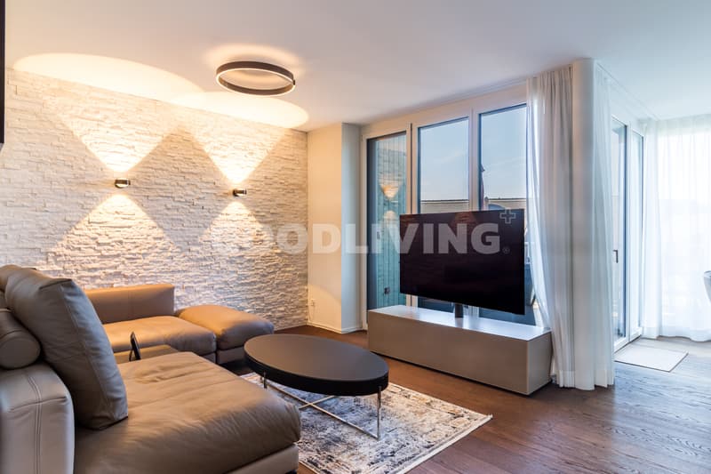 Living with a wide view and character (1)