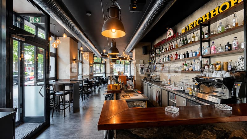 Wo Luzern zusammenkommt - Etablierte Bar an bester Lage (4)