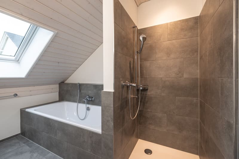 4.5-Zi.-Attikawohnung mit grossem Balkon, Niederwil (8)