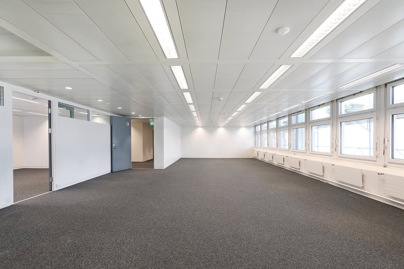 Your new business location with optimal traffic connection and far-reaching views (2)